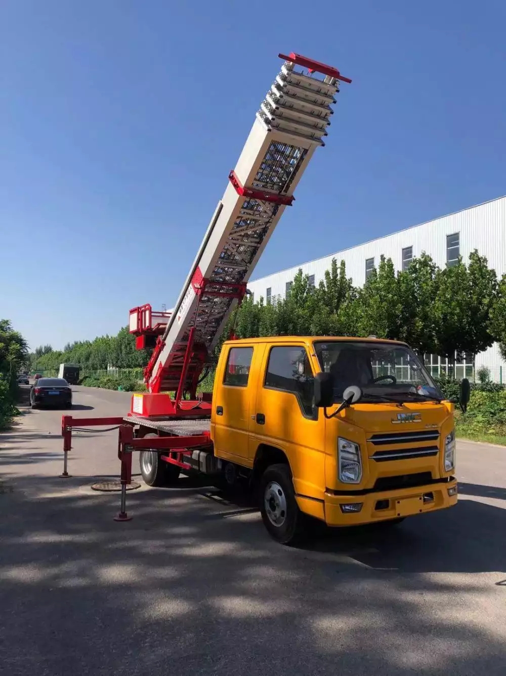 栾城县附近的云梯车出租服务：轻松解决高空作业需求