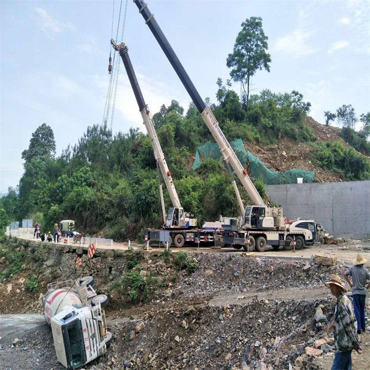 栾城县汽车掉沟里叫吊车救援要多少钱